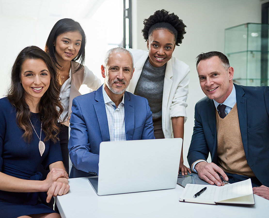 portrait of a group of businesspeople working toge GEA2Q5K.jpg